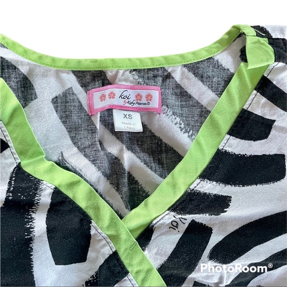Koi xs zebra print scrub top with lime green lining - Picture 2 of 3